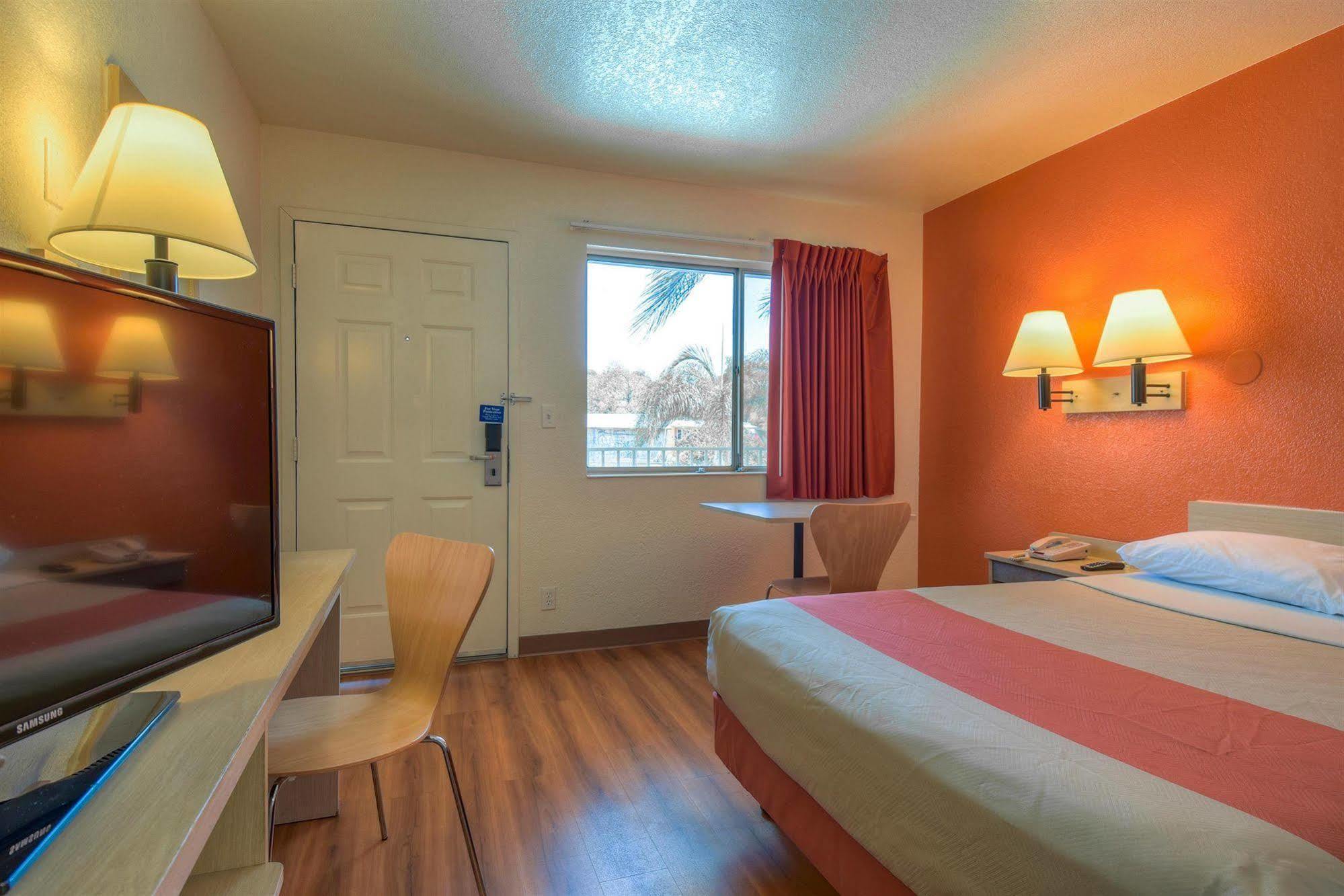 Motel 6-Jurupa Valley, Ca - Riverside West Zewnętrze zdjęcie